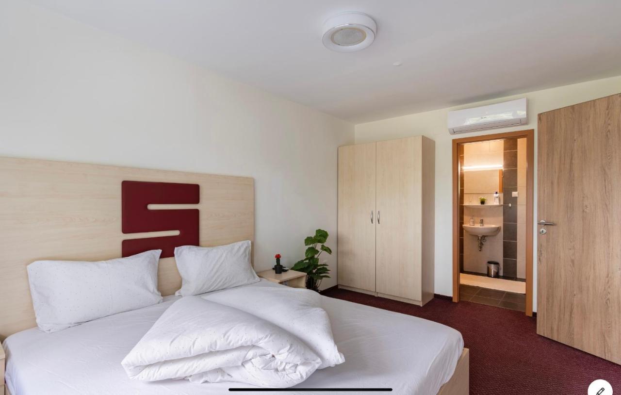 Sinus Premium Aparthotel שיופוק מראה חיצוני תמונה
